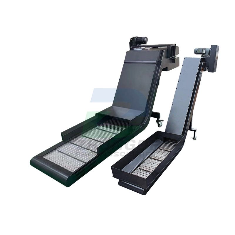 Magnetic chip conveyor for grinding machine