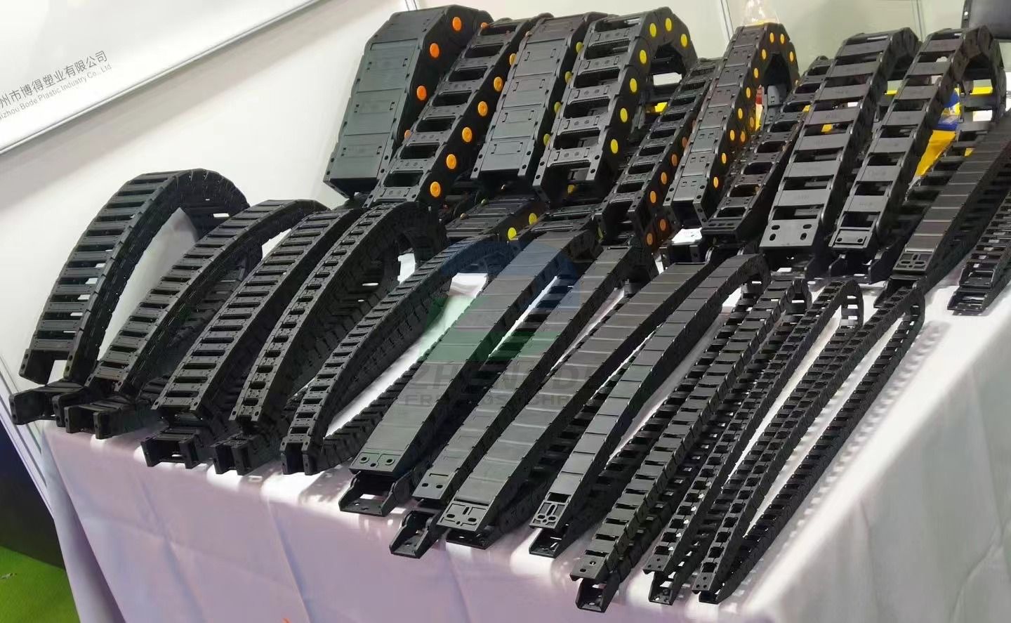 Lightweight Plastic Cable Guide Chain, Easy Installation