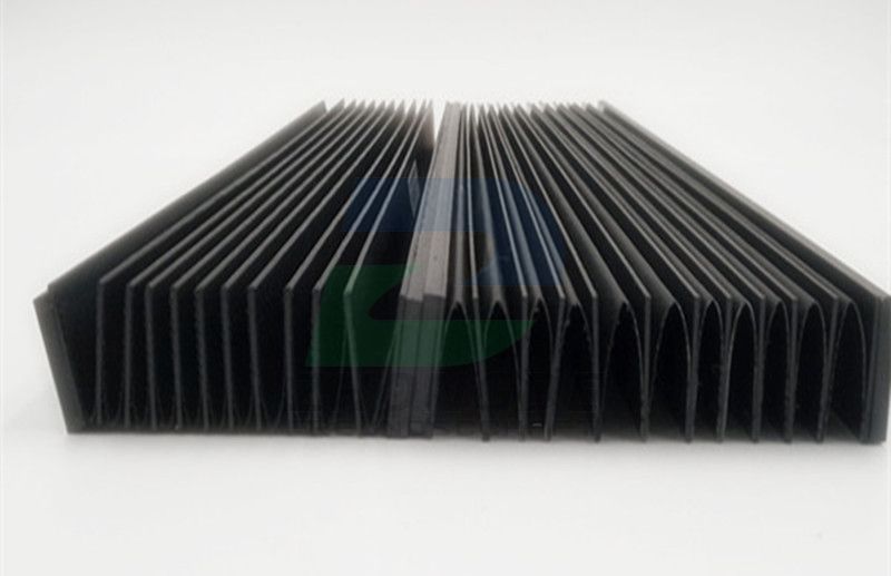 Flat protective bellows