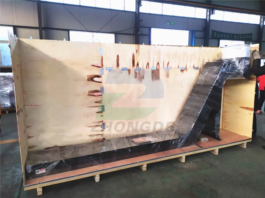 Stainless steel hinged belt chip conveyor